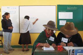 Photo d'une salle de classe composée de quatre femmes.