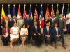 Photos de groupe de Rick Hansen, entouré des ministres de l’Éducation (Canada).