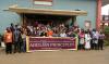 une foule devant un édifice tenant la banderole The Abidjan Principles