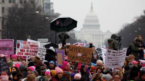 manifestation des femmes sur fond de la Maison-Blanche à Washington